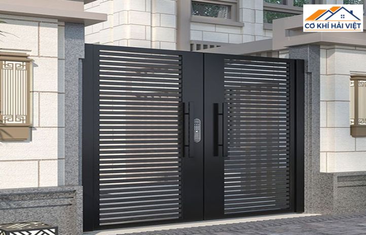 Mẫu cửa tối giản, gam màu đen mờ, phù hợp nhà phố hiện đại