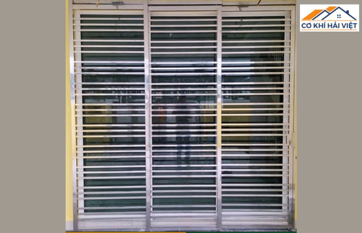 Phân loại cửa sắt 3 cánh