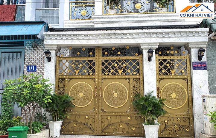 Tông màu đen phối vàng đồng tạo điểm nhấn hiện đại và sang trọng