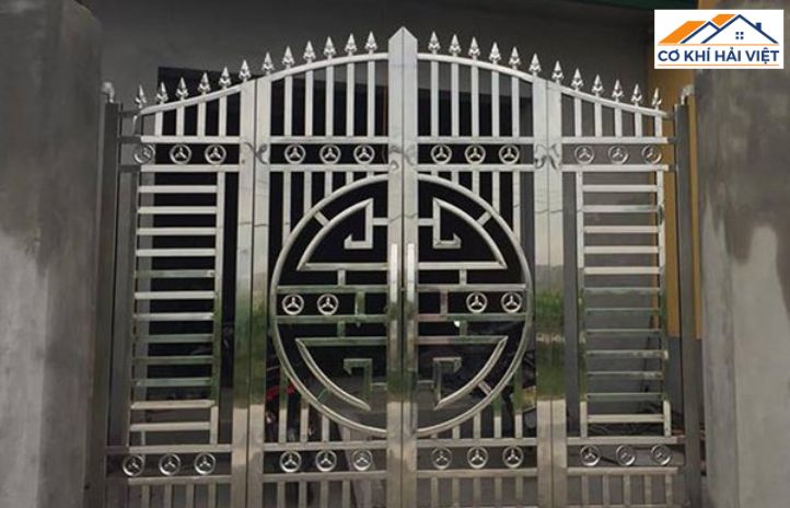 Ưu điểm nổi bật của cửa inox 4 cánh sơn tĩnh điện