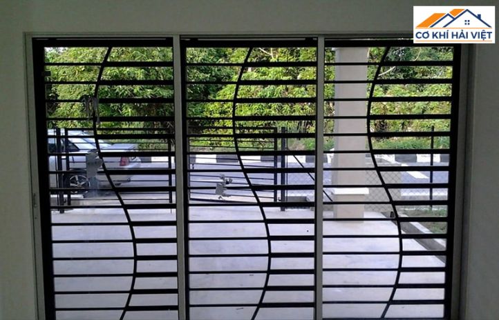 Ưu điểm vượt trội của cửa cổng sắt 3 cánh