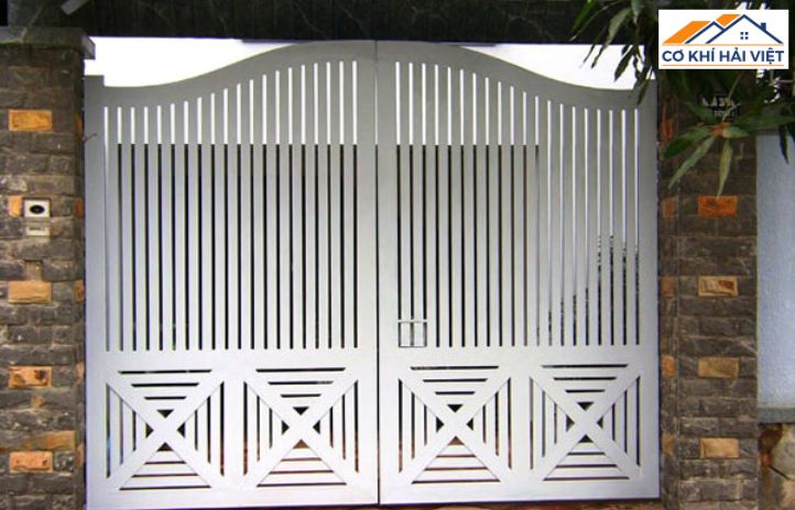 Yếu tố ảnh hưởng đến giá cổng sắt hoa văn