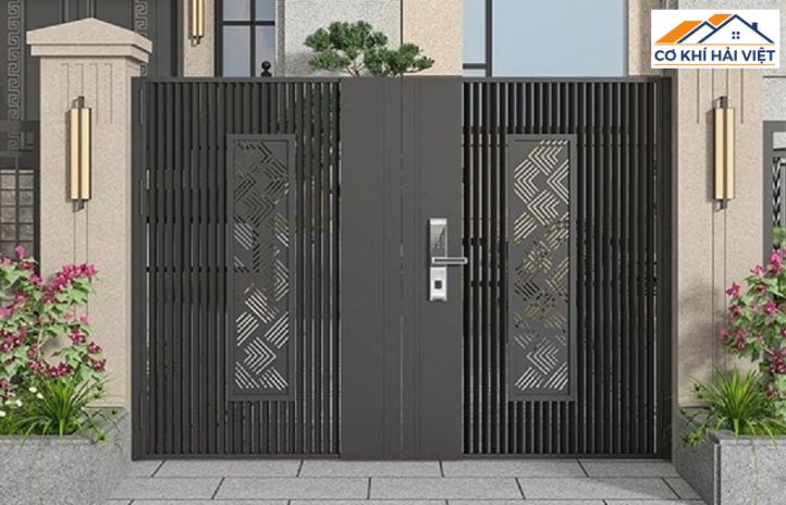 Mẫu cửa cổng sắt 2 cánh giá rẻ cho nhà phố do Cơ khí Hải Việt thi công