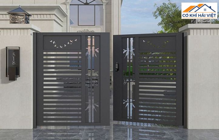 Công trình cửa cổng sắt 2 cánh hộp hiện đại thực tế tại Ninh Bình