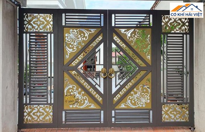 Công trình cửa cổng sắt 4 cánh hộp thực tế tại Hà Nội của Cơ khí Hải Việt