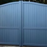 Cửa sắt màu xám ghi