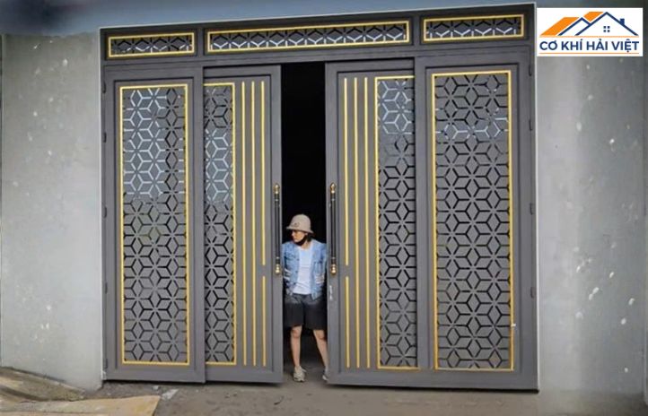Công trình cửa sắt trượt quay thực tế cho nhà phố tại Ninh Bình