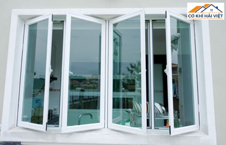 Cửa sổ sắt kết hợp kính cường lực an toàn
