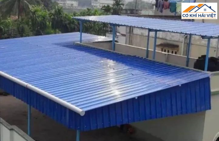 Lợp mái tôn cho sân thượng nhà cấp 4 để chống nóng và che mưa