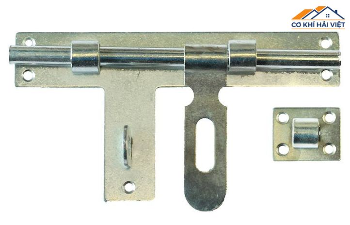 Cận cảnh hệ thống khóa và các thanh U của cửa sắt kéo, thể hiện sự an toàn và chắc chắn