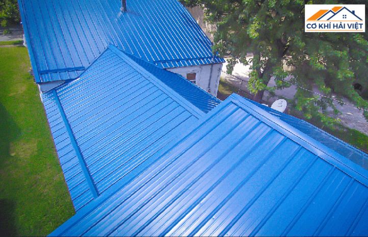 Lợp mái tôn nhà cấp 4 bằng tôn lạnh chống nóng màu xanh dương