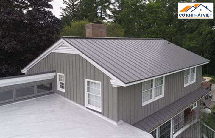 Lợp mái tôn nhà cấp 4 với tôn lạnh màu ghi xám hiện đại