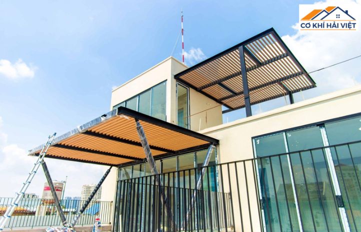 Hình ảnh thực tế công trình làm mái tôn sân thượng cho nhà phố