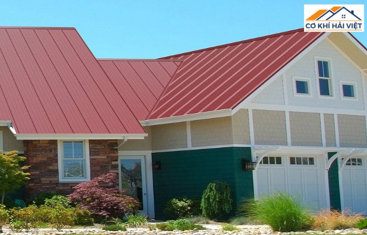 Hình ảnh tổng thể một ngôi nhà cấp 4 đã được lợp mái tôn hoàn chỉnh