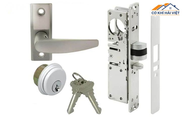 Hình ảnh thực tế một bộ thân khóa (mortise) của khóa vân tay, cho thấy các chốt khóa dày và chắc chắn