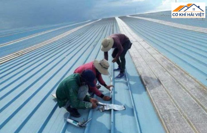 Quy trình xử lý chống dột khi thi công mái tôn chống nóng