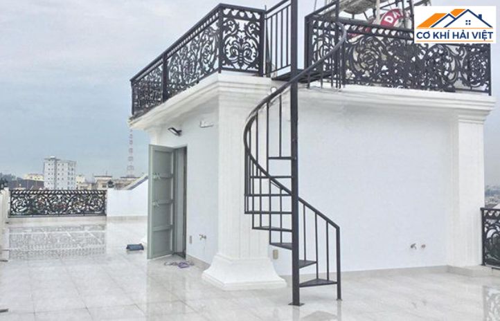 Bộ sưu tập các mẫu lan can sân thượng sắt với nhiều phong cách khác nhau