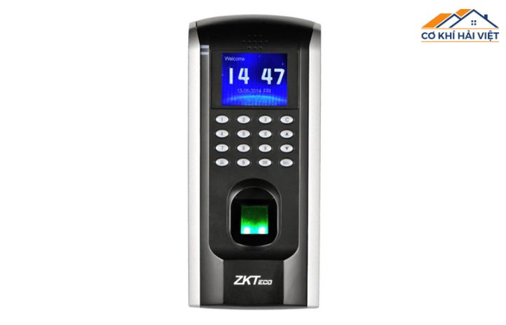 Cận cảnh đầu đọc vân tay công nghệ cao trên một bộ khóa vân tay cửa sắt