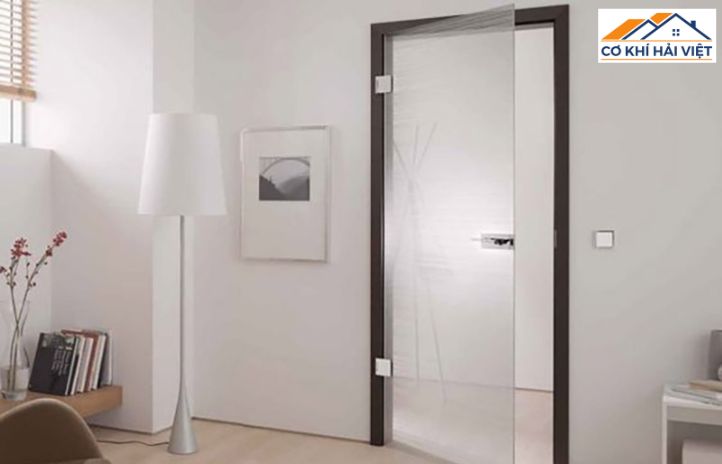 Thi công làm cửa kính cường lực mở quay 1 cánh cho văn phòng tại Ninh Bình