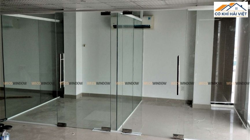 Làm cửa kính cường lực