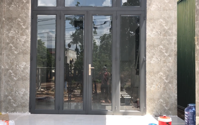 Mẫu cửa sắt kết hợp với kính cường lực - Thi công tại Tam Điệp