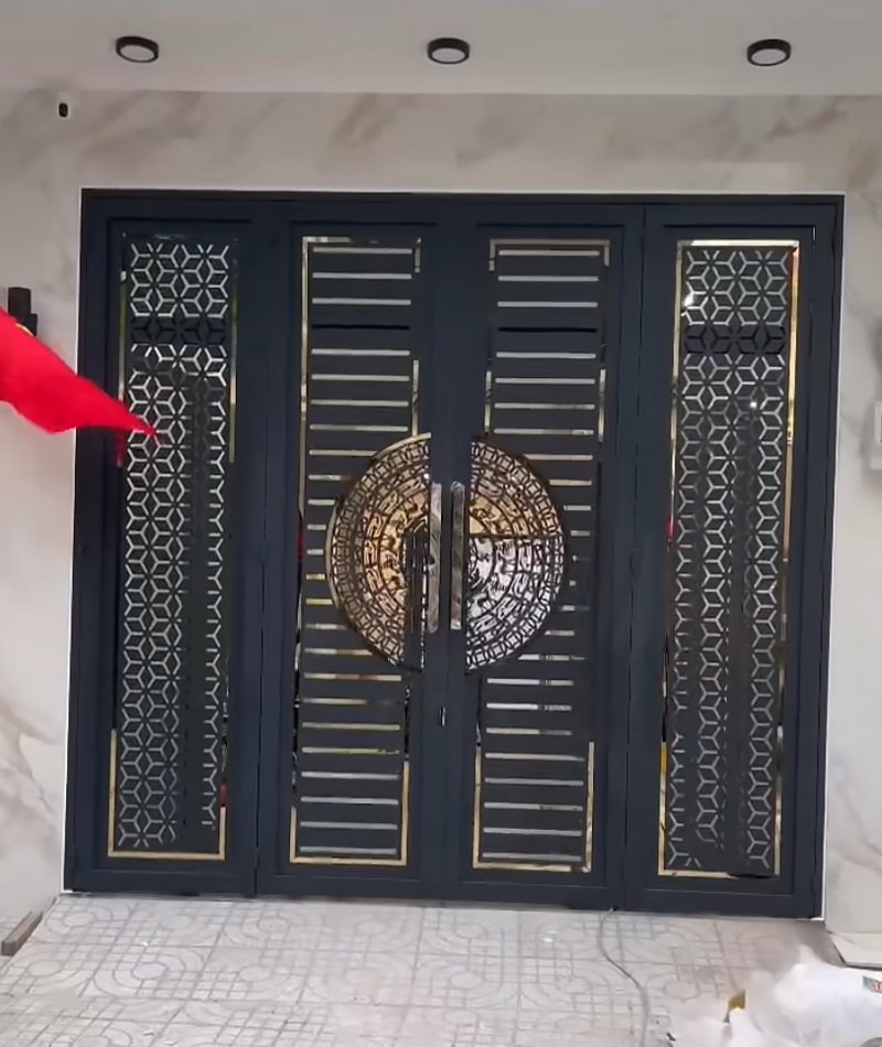 Mẫu cửa sắt 4 cánh đẹp với hệ khung bản lề chắc chắn - Thi công tại Khánh Cư - Ninh Khánh