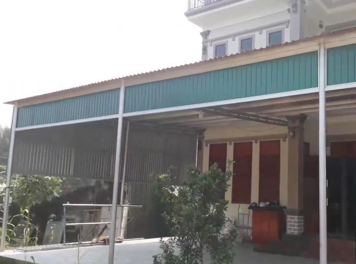 Mái tôn che sân dốc 1 mái